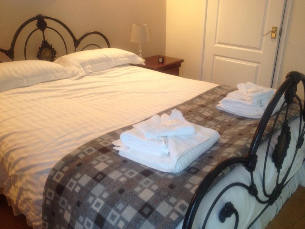 Four Seasons Bed And Breakfast Nantgaredig Room photo